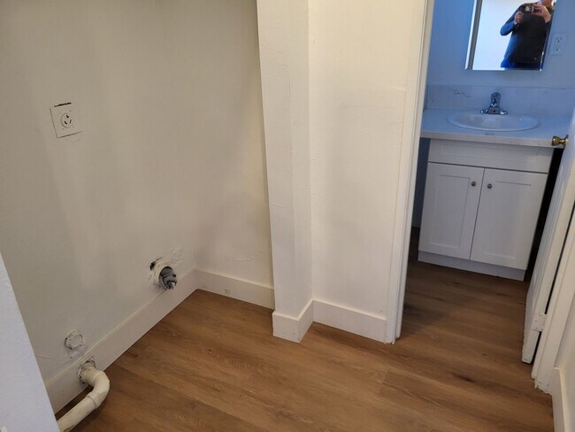 Building Photo - 3351 E Andy St