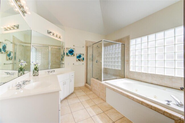 Building Photo - 8656 Meadowcroft Dr