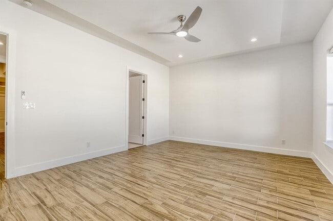 Building Photo - 9 Denbury Glen