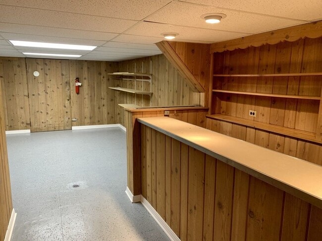 Building Photo - 100 Ash St