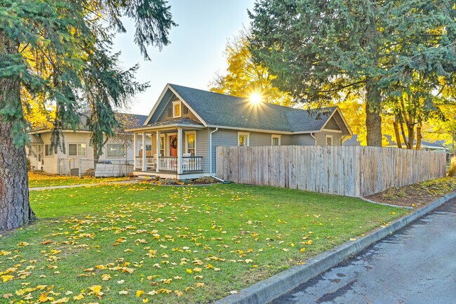 Building Photo - 1221 N A St