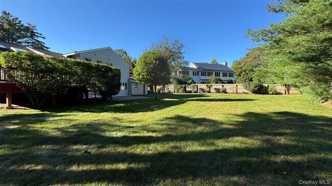 Building Photo - 11 Country Ridge Dr