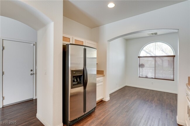 Building Photo - 4409 Santa Clarita Ave