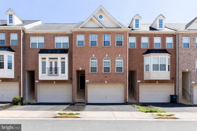 Building Photo - 4527 English Holly Dr