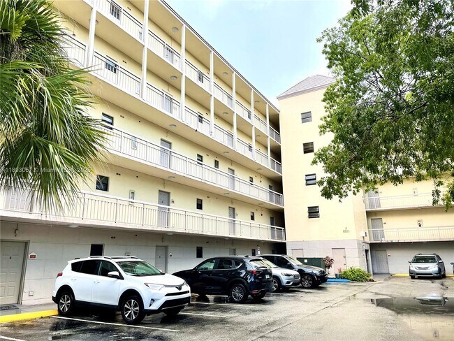Building Photo - 8290 Lake Dr