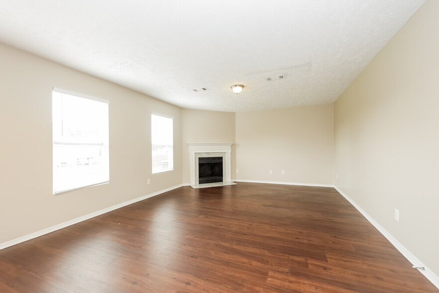 Building Photo - 5576 Dory Dr