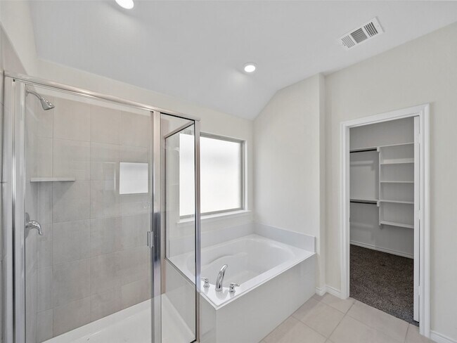Building Photo - 10505 Breezeway Dr