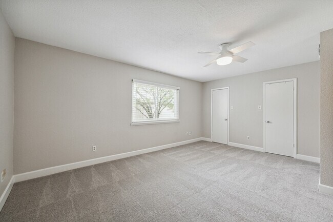 Building Photo - 1115 Augusta Dr