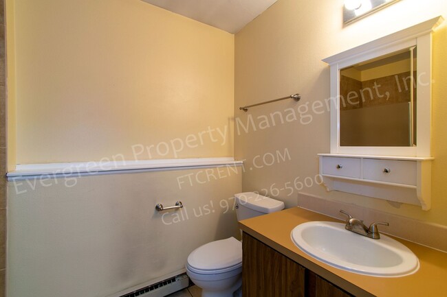 Building Photo - Short Term Lease! Spacious Home in Mid-Tow...