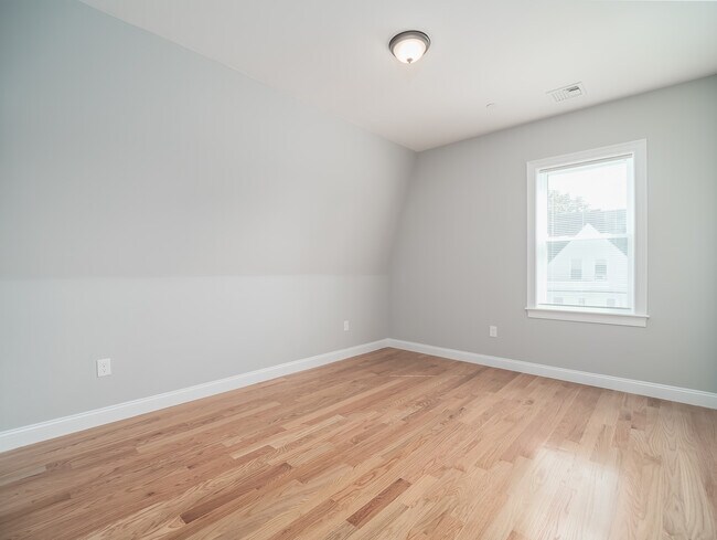 Building Photo - 7 Lowell St