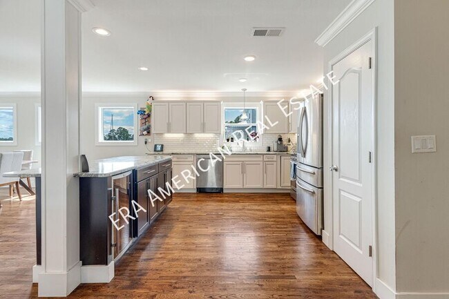 Building Photo - 1725 Union Ave