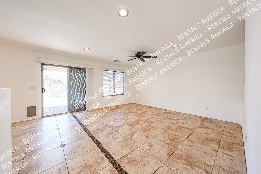 Building Photo - 13041 W Mauna Loa Ln