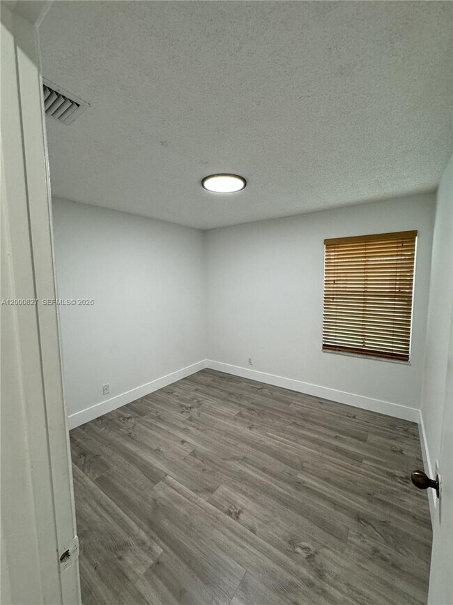 Building Photo - 4136 Pine Ridge Ln