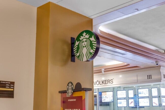 Building Photo - 1717 N Bayshore Dr