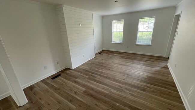 Building Photo - Beautiful 3 Bed / 2.5 Bath home in WLR!