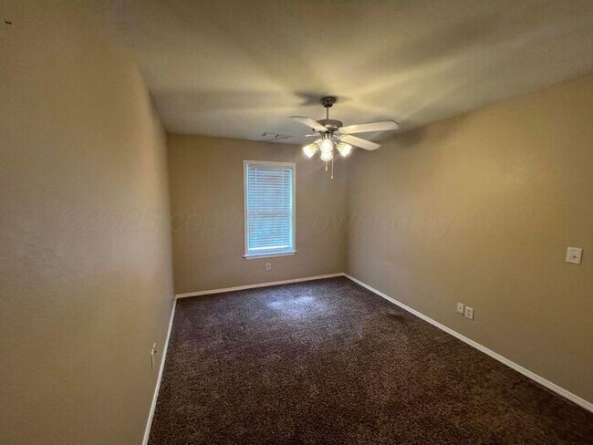 Building Photo - Sale or Lease Home in Tradewinds