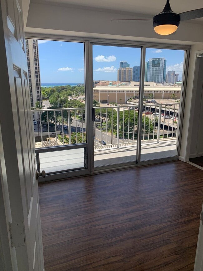 Building Photo - Pet Friendly, Secured, Lanai, AC, Private W&D