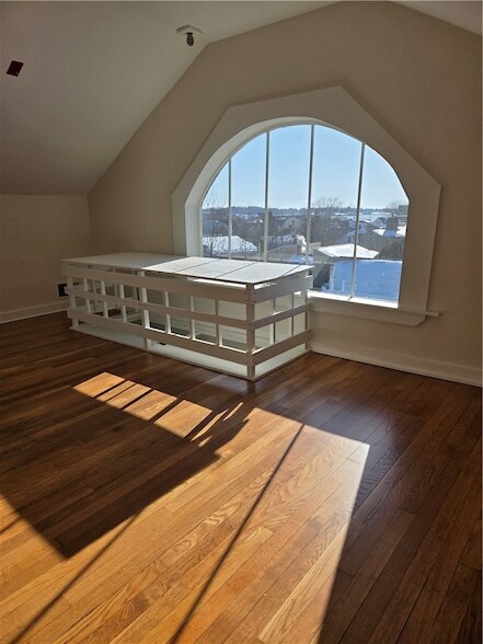 Building Photo - 32 Farewell St