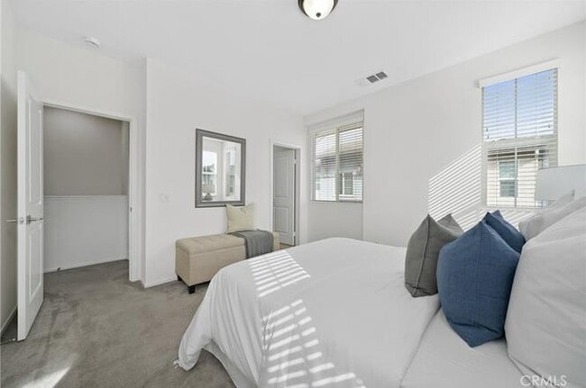 Building Photo - 747 Savi Dr