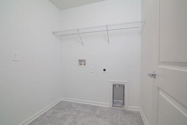 Building Photo - 2821 Armstrong Ave