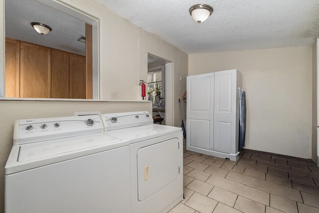 Building Photo - Beautiful Home Available in Berkeley Neigh...