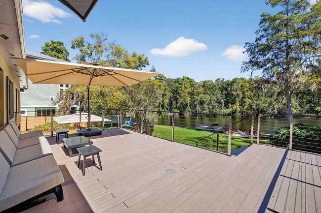 Building Photo - 511 S Riverhills Dr