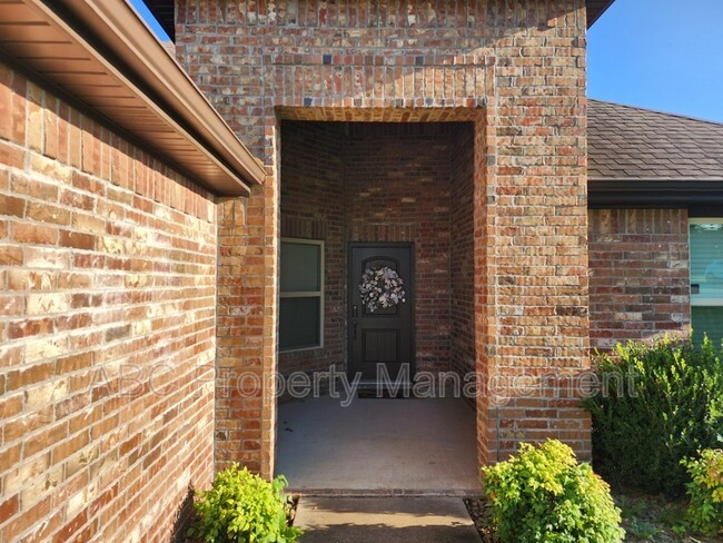 Building Photo - 5009 E Truman Ln