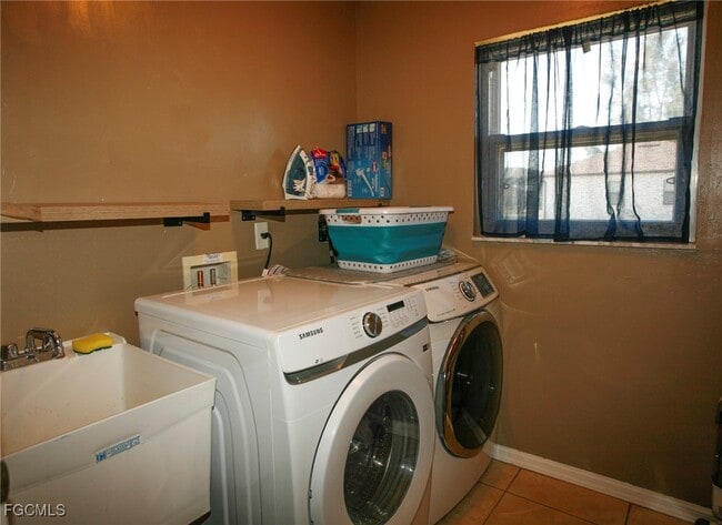 Building Photo - 723 NW 38th Pl