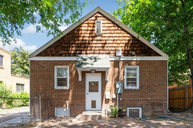 Building Photo - "Fully Furnished Monthly Rental - Newly Remodeled 2 bed Old Town bungalow "