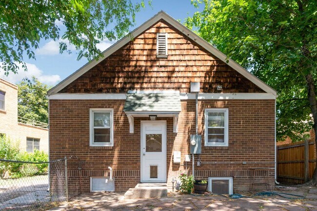 Building Photo - "Fully Furnished Monthly Rental - Newly Remodeled 4 bed Old Town bungalow"