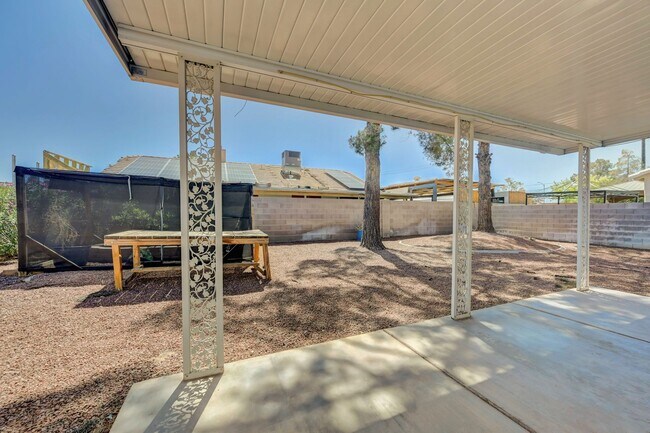 Building Photo - N Las Vegas Single Family Home - New Paint and LVP Flooring