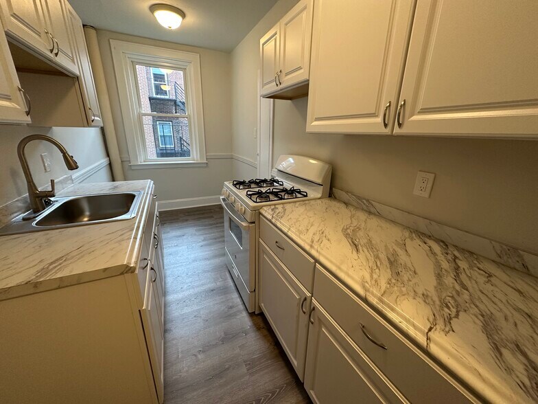 Building Photo - 130 Highland Ave