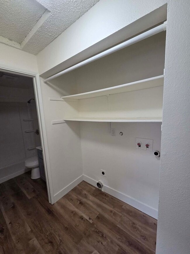 Building Photo - AR6290