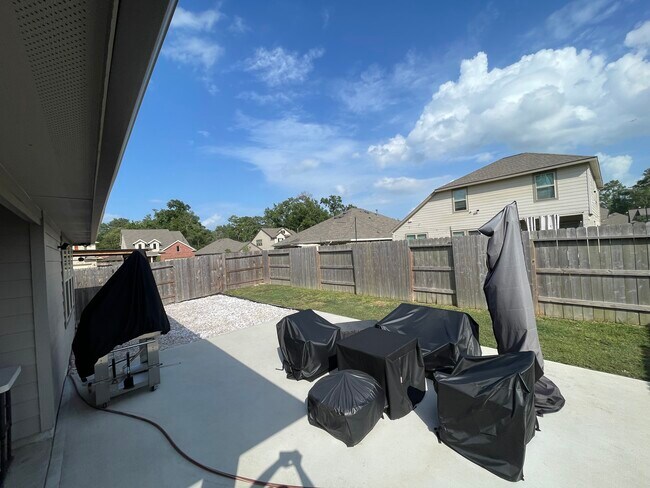 Building Photo - 16152 Dockside St