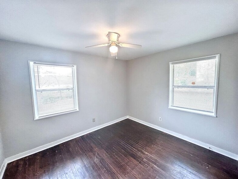 Building Photo - 9877 Redcliff Rd