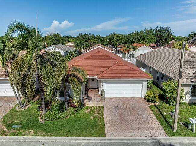 Primary Photo - 4938 SW 33rd Way