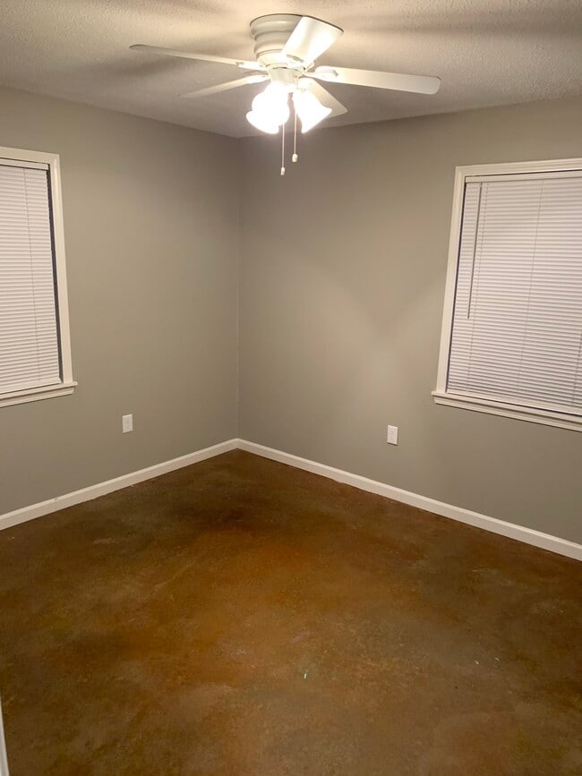 Building Photo - 1321 Bruce St