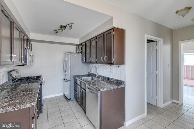 Building Photo - 6602 Ridge Ave