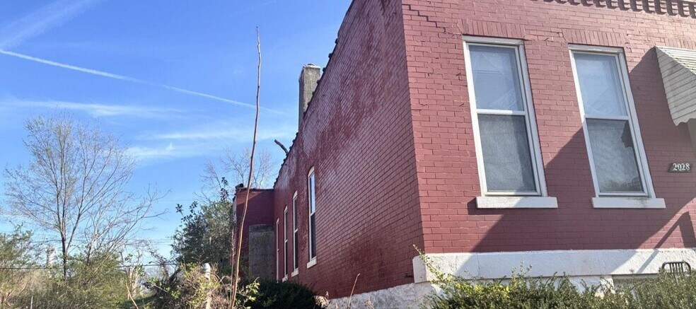 Building Photo - 2028 E Prairie Ave