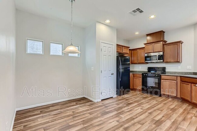 Building Photo - 9544 Alma Ridge Ave