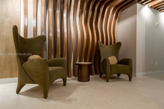 Building Photo - 700 NE 24th St