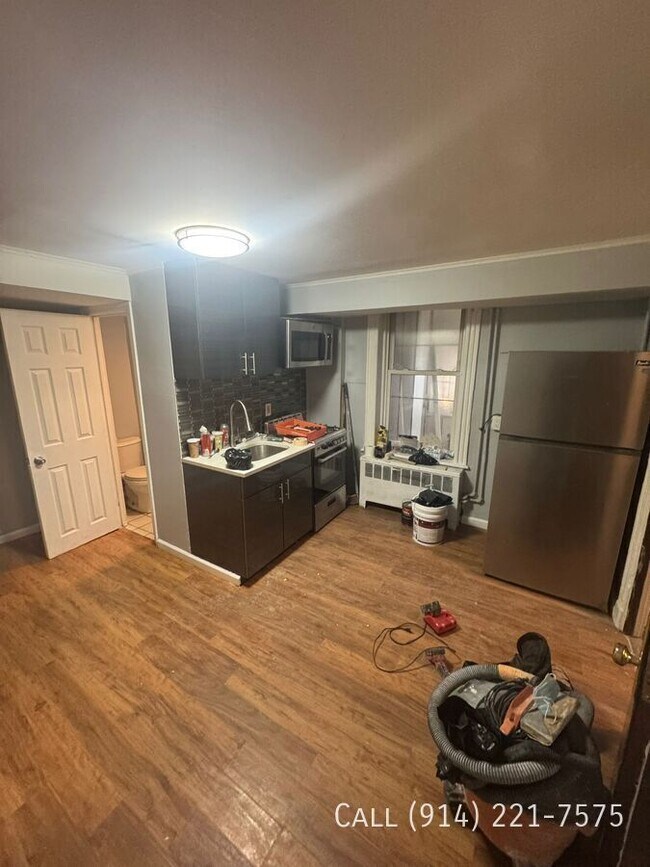 Building Photo - 151 School St