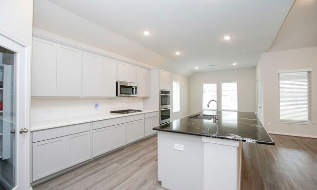 Building Photo - 31611 Lyle Mnr Dr