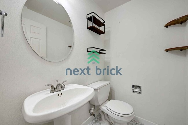 Building Photo - Charming 2-Bedroom Retreat with 2.5 Baths in Bothell's Serene Locale!