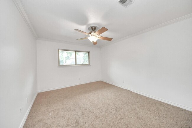 Building Photo - 832 Wax Myrtle Ln