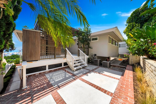 Building Photo - 3116 Breakers Dr