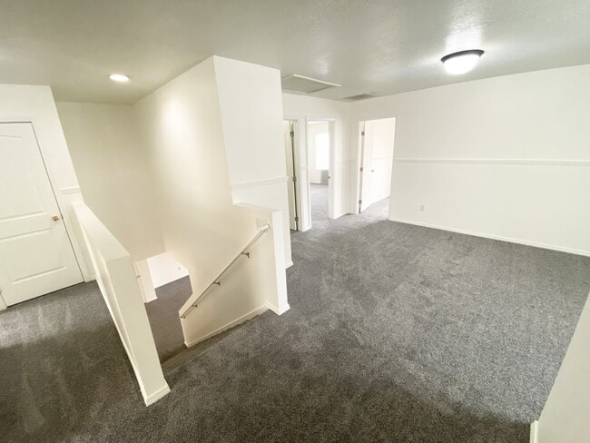 Building Photo - 1243 W 520 S
