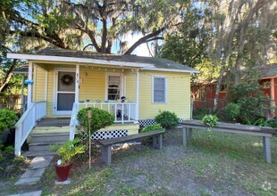 Building Photo - Lovely 2 Bedroom, 1 Bathroom Home (Huge Ba...