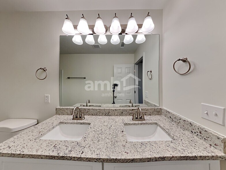Building Photo - 15541 Normans Landing Dr