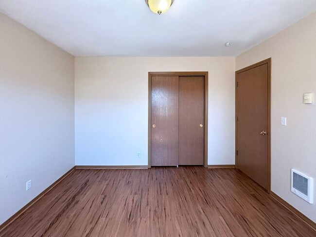 Building Photo - 882 Smith St